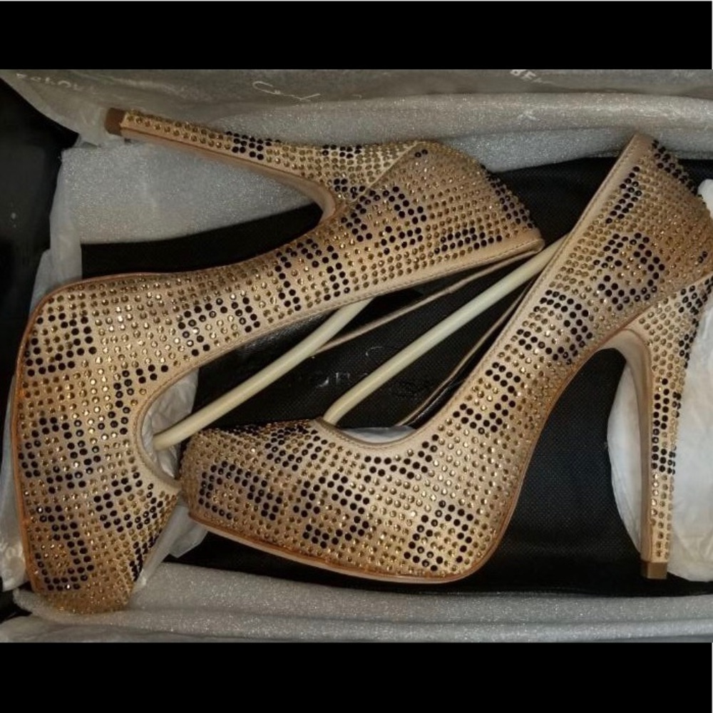 Report Signature heels